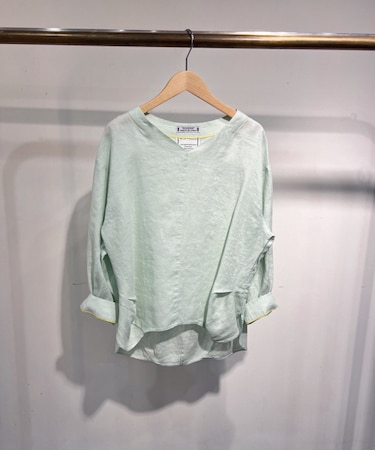 フレンチリネンVネックブラウス