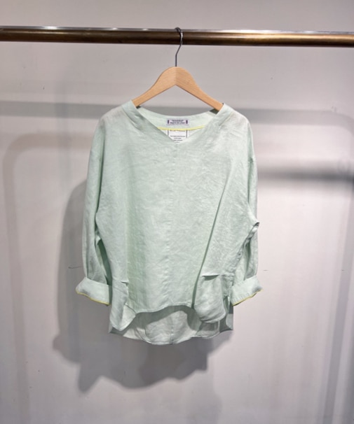 フレンチリネンVネックブラウス