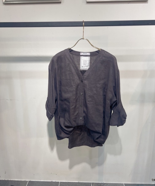 フレンチリネンVネックシャツ