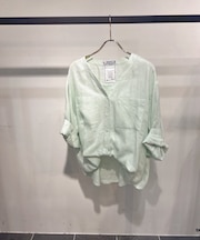 フレンチリネンVネックシャツ