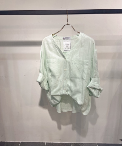 フレンチリネンVネックシャツ