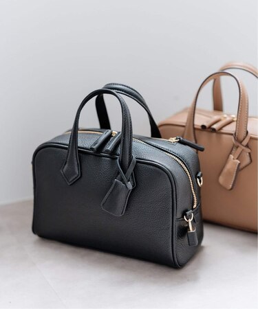 mica della valle / ミカデラヴァッレ Monica