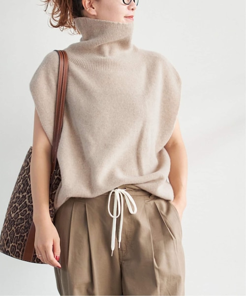 boboutic ウールカシミアシルクオフタートルニットベスト　イタリア製 boboutic ウールカシミアシルクオフタートルニットベスト