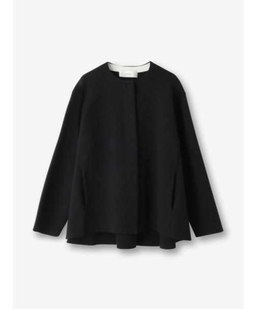 比翼ノーカラージャケット