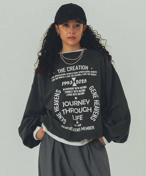 VOLUME SLEEVE PRINT SWEAT