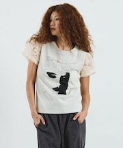 LACE SLEEVE GRAPHIC TOP