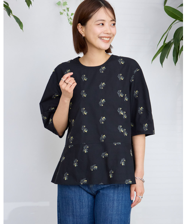刺しゅう入りラッフルブラウス
