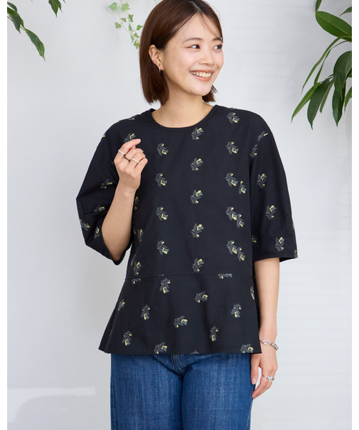 刺しゅう入りラッフルブラウス