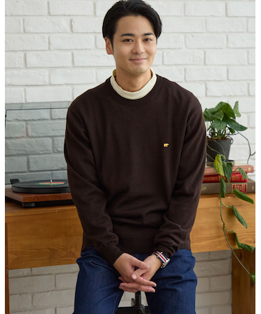 無地クルーネックニット