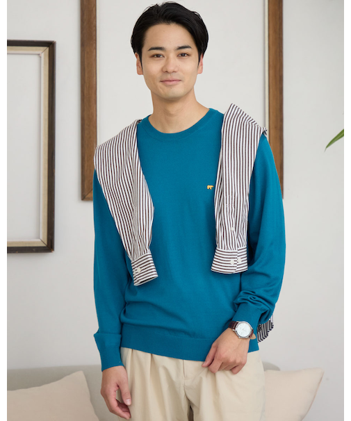 無地クルーネックニット