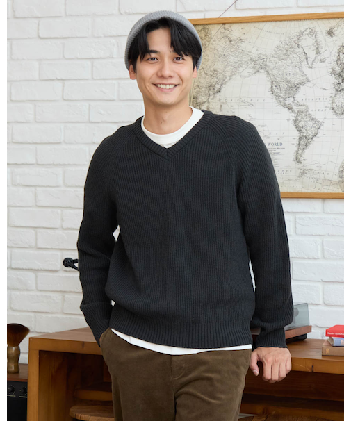 Vネックニット