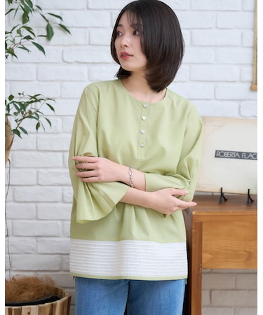 裾ピンタックブラウス