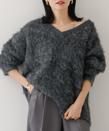 ブラッシュドVネックニット