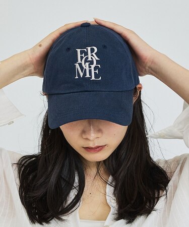 ロゴ刺繍キャップ
