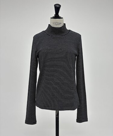 ハイネックプルオーバー