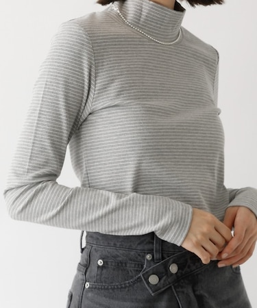 ハイネックプルオーバー