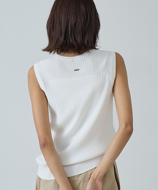 バックメタルスリーブレスニット