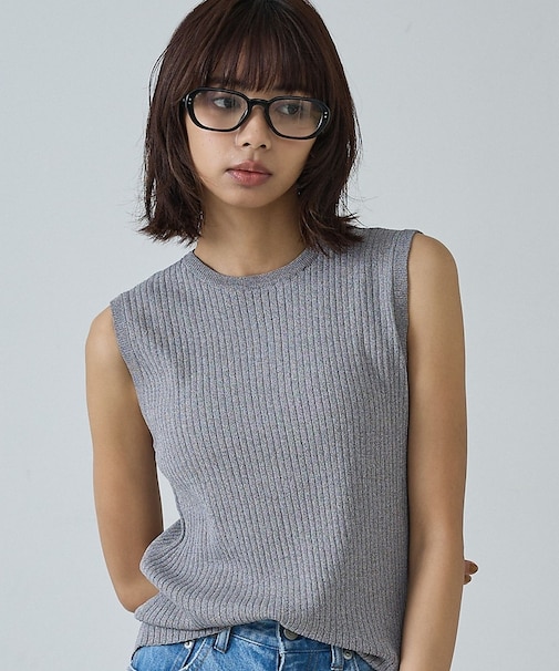 バックメタルスリーブレスニット