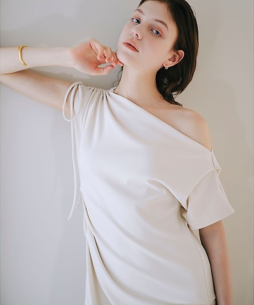 ワンショルカットソードレープワンピース