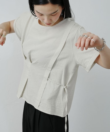タック入りブラウス