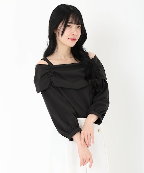 オフショルギャザーブラウス