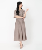 パウダーサテンフレアスリーブワンピース