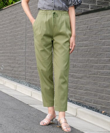 タックテーパードパンツ