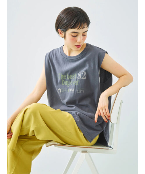 肩タックロゴプリントノースリーブ