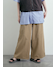 ベージュ