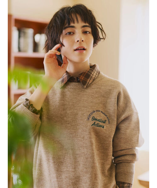 ロゴ刺繍ニットプルオーバー