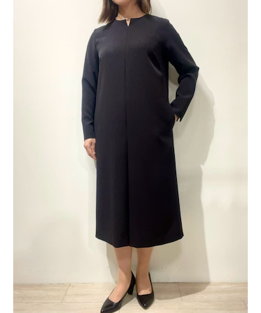 ポリエステルブレンド　ストレートフィット　ブラックドレス