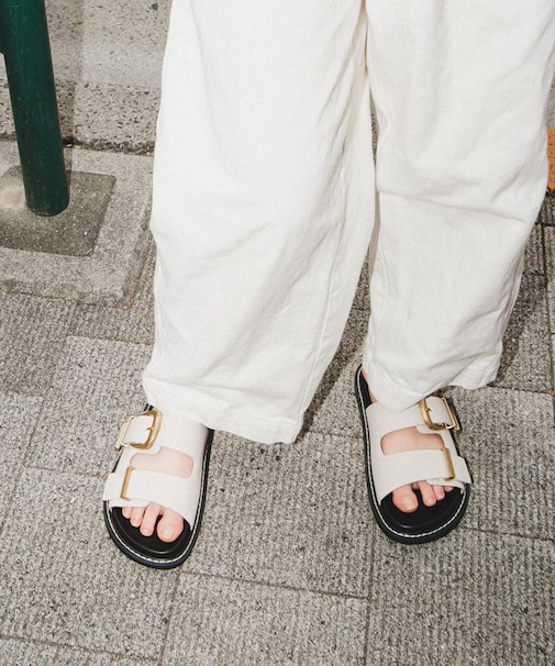 ARCH フラットバックルサンダル