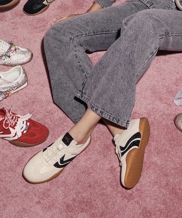 BISCOTTI-R ラインストーンコートニットスニーカー