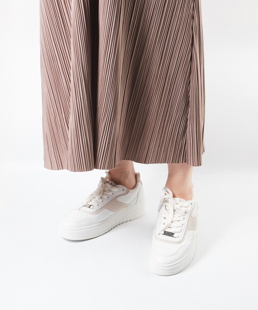 COURTYARD レトロライクボリュームスニーカー