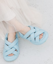 HAZZIE 厚底パフィーストラップサンダル