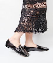 MONARC スクエアトゥフラットローファー