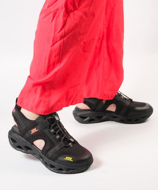 SURGE 7 厚底クッションソールスポーツサンダル