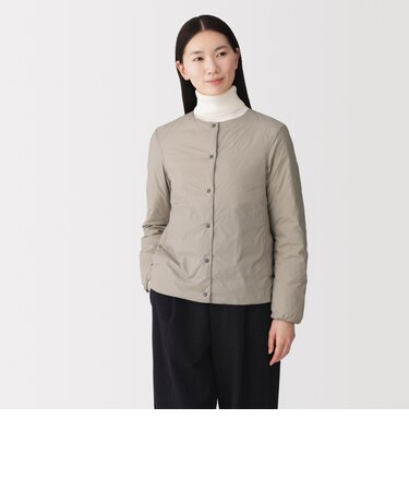 婦人　軽量ダウンポケッタブルノーカラージャケット