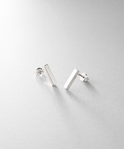 シルバー レクタングル スタッドピアス