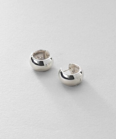 シルバー ハギーフープ ワイドピアス
