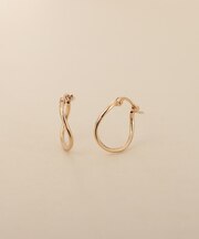 K10ウェーブフープピアス
