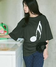 音符グラフィックTシャツ