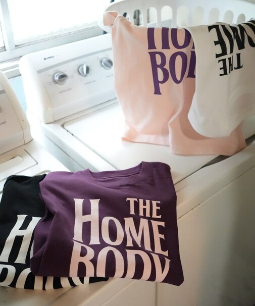 HOMEBODYグラフィックTシャツ