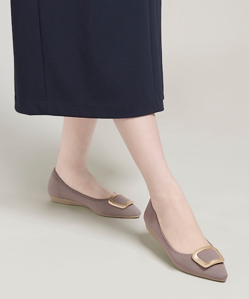 バックル付き ポインテッド パンプス