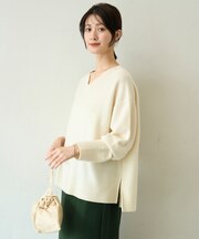 カシミヤブレンド Vネックニット