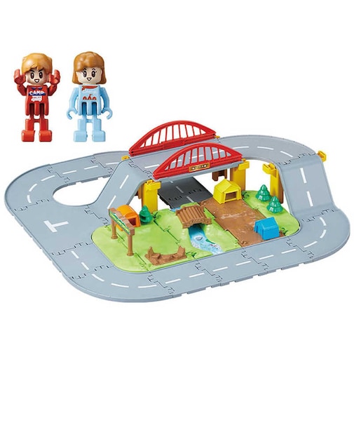 タカラトミー　キャンプ場で遊ぼう！トミカタウン立体レイアウトセット ﾄﾐｶﾀｳﾝﾘｯﾀｲﾚｲｱｳﾄｾｯﾄ
