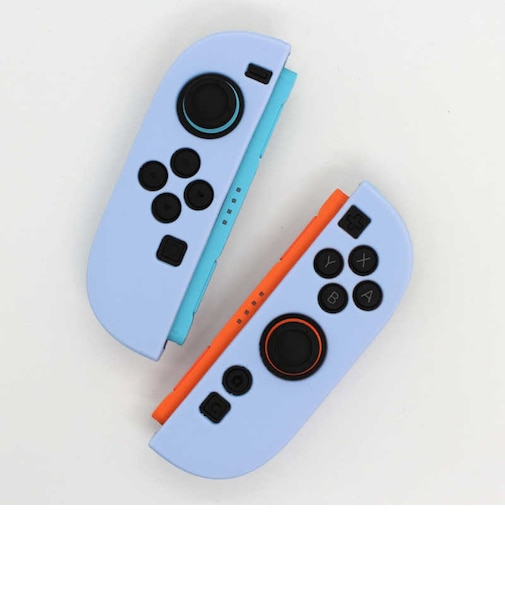 エラムド Switch2 ジョイコン シリコングリップカバー パウダーブルー ERS2JSCB<br>★こちらの商品は人気商品のため、色違い・仕様違い等含め「一家族1台限り」でのご協力をお願いしております。