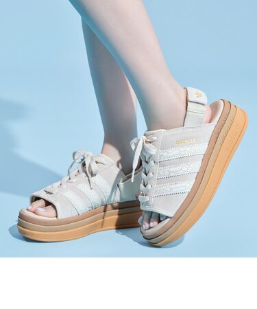 IH6632　GAZELLE BOLD SANDAL W　ALUM/ALUM/GOLD　704674-0001