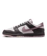 MHV6932　DUNK LOW SE　299MEDASH/TAUP　690683-0001