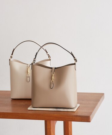 【2WAY】3層ワンショルダーホーボーバッグ